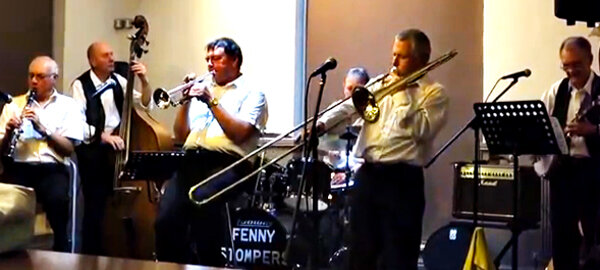 Great musicians one and all: Dennis Vick, clarinet; Dave Arnold, bass; Paul Roberts, trumpet; Ken Joiner, drums; Richard Leach, trombone; and Brian Vick, banjo/guitar