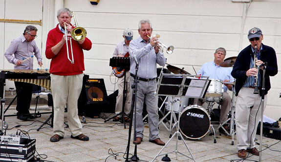 Tony Richard (tpt), Dave Corsby (clt), Martin Rawbone (tmb), Nick Rawbone (dms), Neil Francis (bass), Dave Robinson (vibes)