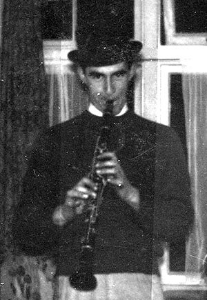 Roger Pout and have been firm friends since our school years in Herne Bay. We got into jazz together in our late teens. This is one of my very early attempts at "jazz photography".